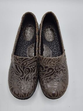 b.o.c. Women's Embossed Slip-On Flats in Taupe Brown